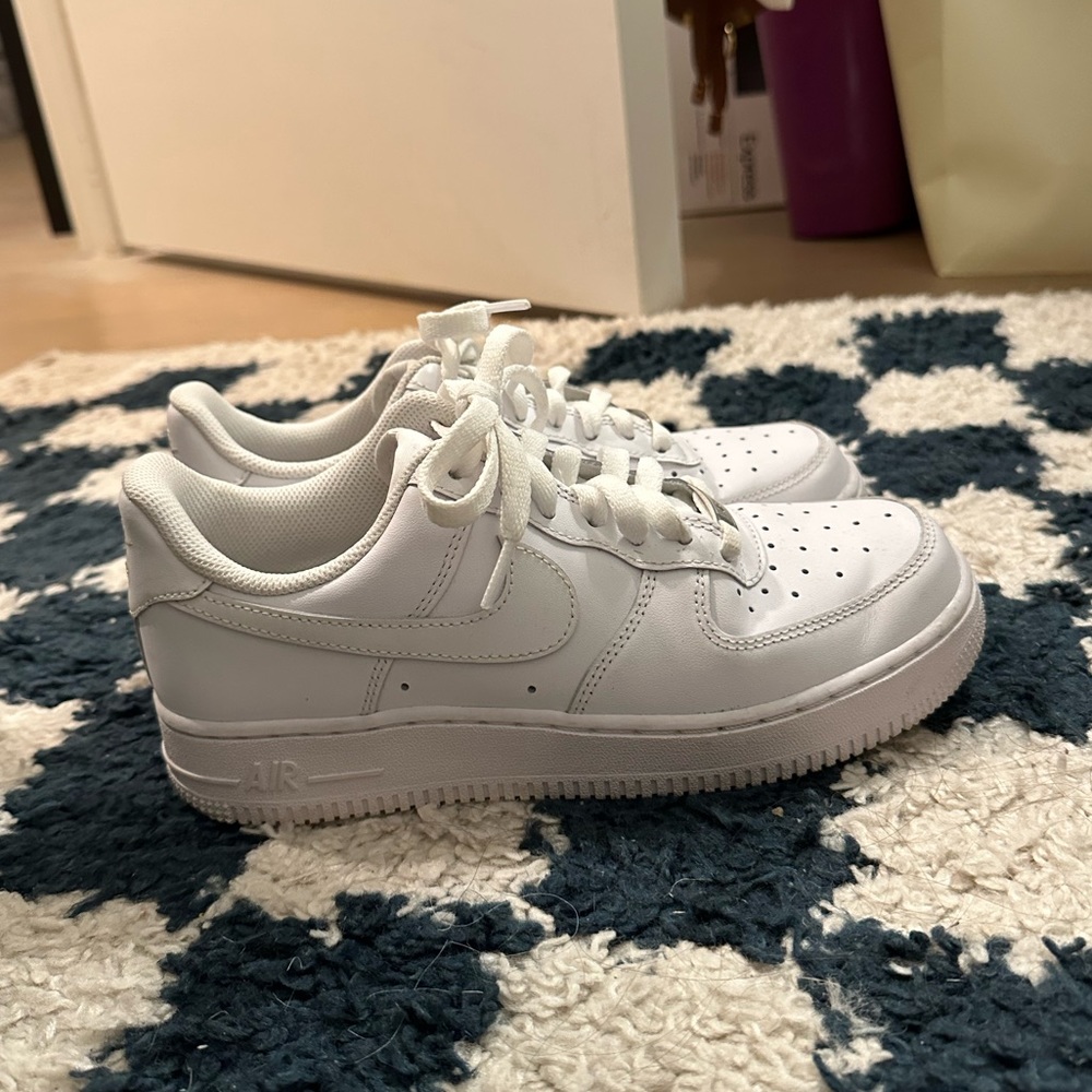 basically new white air force 1 size 7